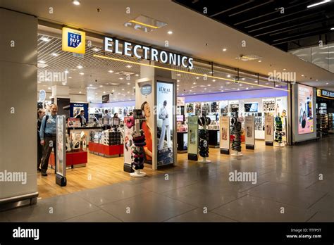 amsterdam airport electronics shops